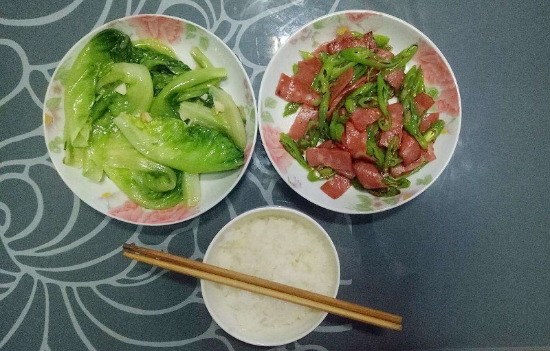 晚飯后養(yǎng)生小知識(shí)，晚飯時(shí)按序做5件事，舒暢安康還養(yǎng)身！